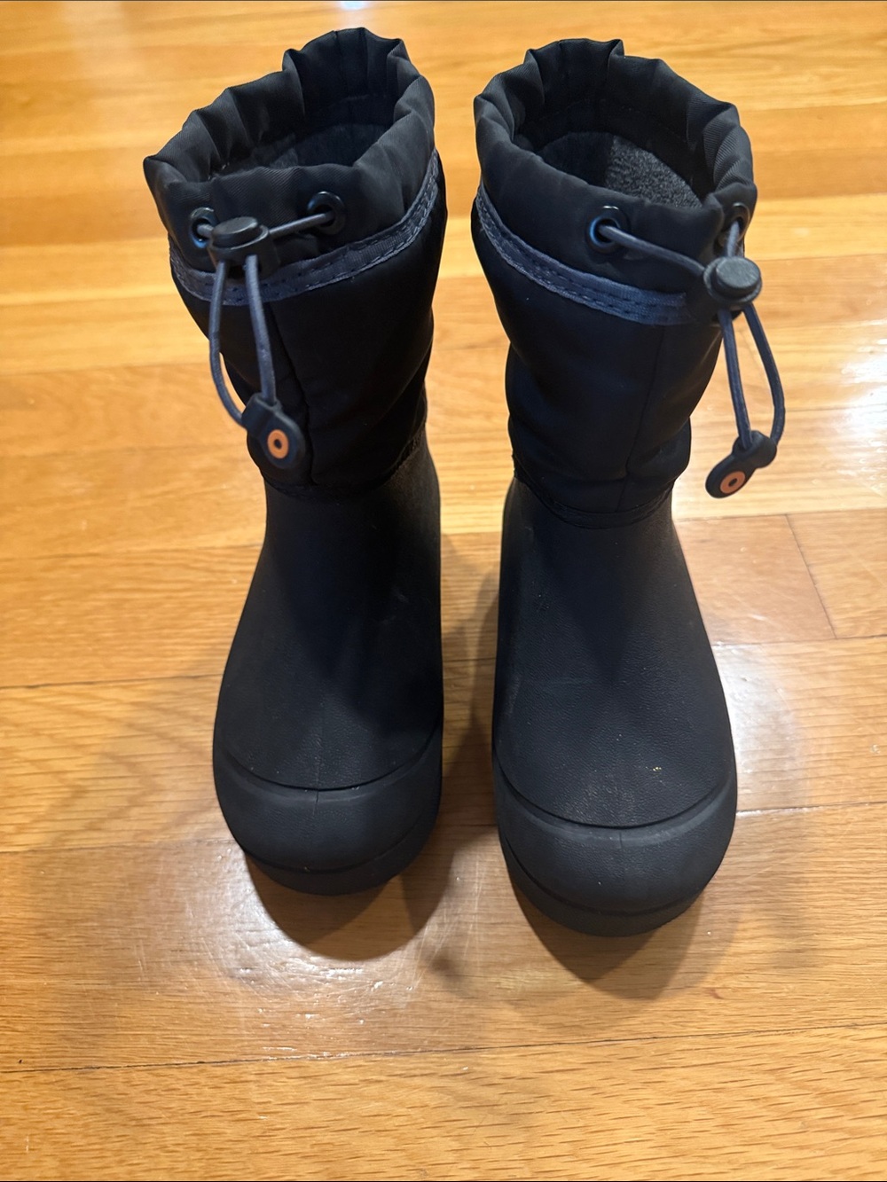 Bogs kids boys black snow shell winter boots size 13.